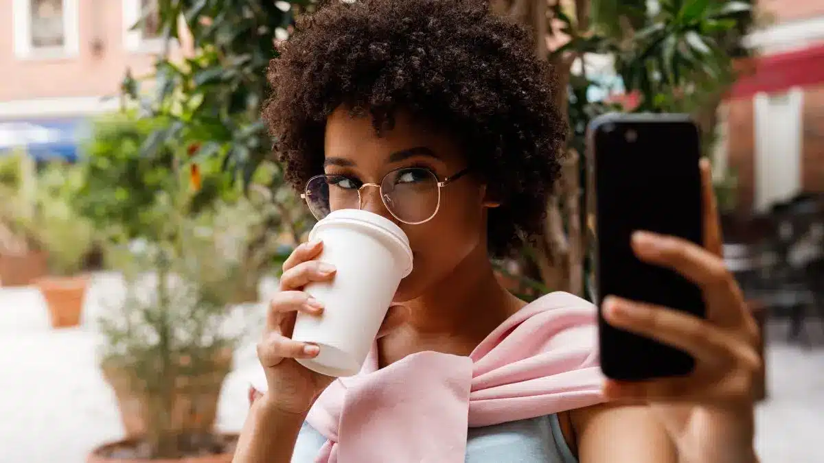 Quanto ganha um influenciador digital com 100 mil seguidores